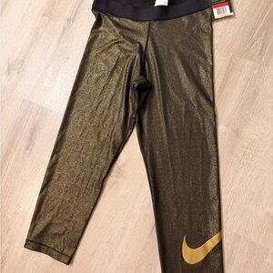 NWT Nike women’s Gold Leggings